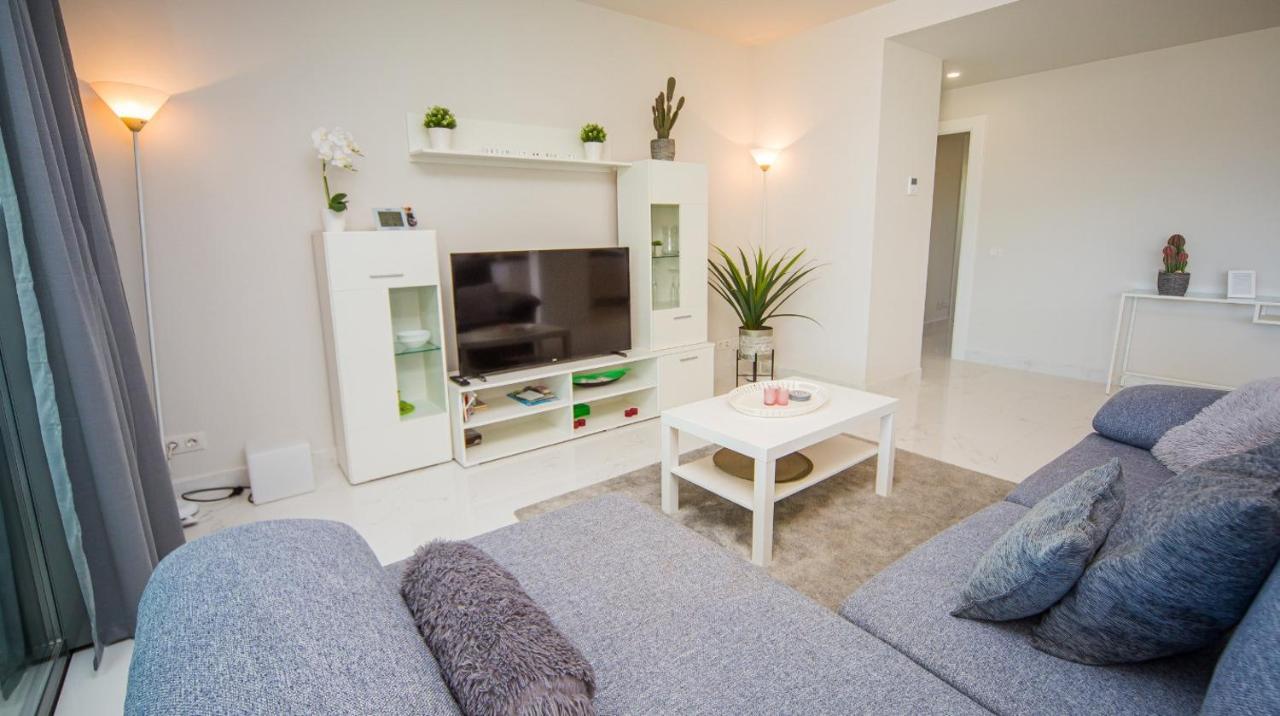 Cg7 Casares Green المظهر الخارجي الصورة